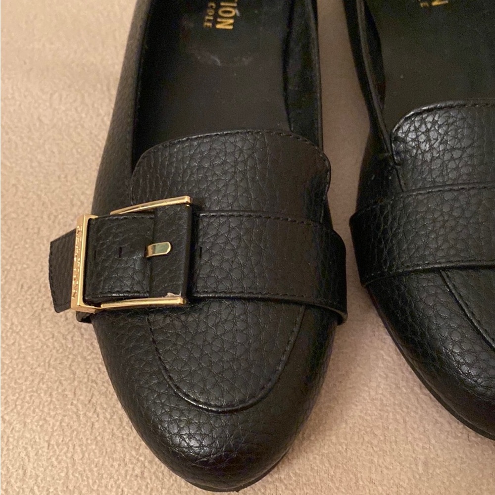 Kenneth Cole Reaction Viv Buckle Black Gold SZ 7.5 Designer Chic Textured Flats - Picture 3 of 11